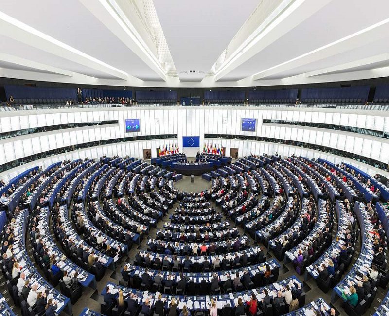 Απολογούμενη η κυβέρνηση στις Βρυξέλλες – Συνεδρίαση για διώξεις εισαγγελέων, δημοσιογράφων και παρακολουθήσεις