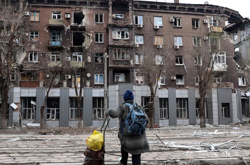 Ουκρανία: «Διάλογος» με απειλές και τελεσίγραφα, την ώρα που οι άμαχοι ματώνουν