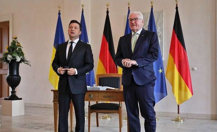 Εκνευρισμός στο Βερολίνο για την άρνηση Ζελένσκι να δεχθεί τον πρόεδρο Στάινμαϊερ στο Κίεβο – Για διπλωματική προσβολή κάνουν λόγο Γερμανοί πολιτικοί