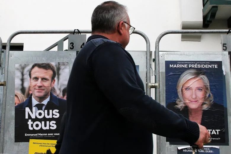 Στις κάλπες οι Γάλλοι – Μακρόν δείχνουν οι δημοσκοπήσεις, το εύχονται οι Ευρωπαίοι, πρωθυπουργία ζητά ο Μελανσόν για να τον στηρίξει