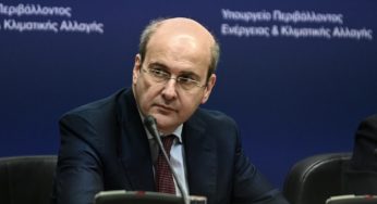 Χατζηδάκης: Θα τηρηθεί η υπόσχεση για κατώτατο μισθό στα 950 ευρώ ως το τέλος της τετραετίας