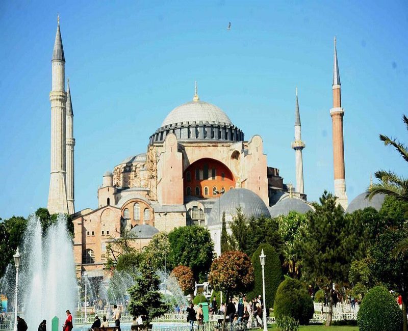 Νέο πλήγμα στην Αγιά Σοφιά από τον Ερντογάν – Τη βάζει στα διαβατήρια ως τουρκικό τζαμί