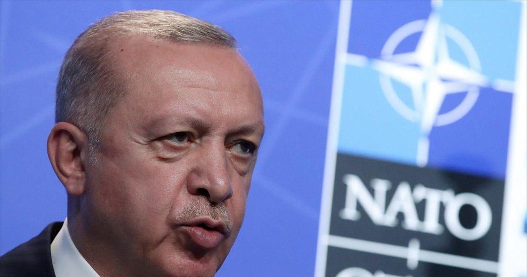 Yeni Safak: Ο Ερντογάν θα θέσει στο ΝΑΤΟ ζήτημα «κατοχής και στρατιωτικοποίησης ελληνικών νησιών»