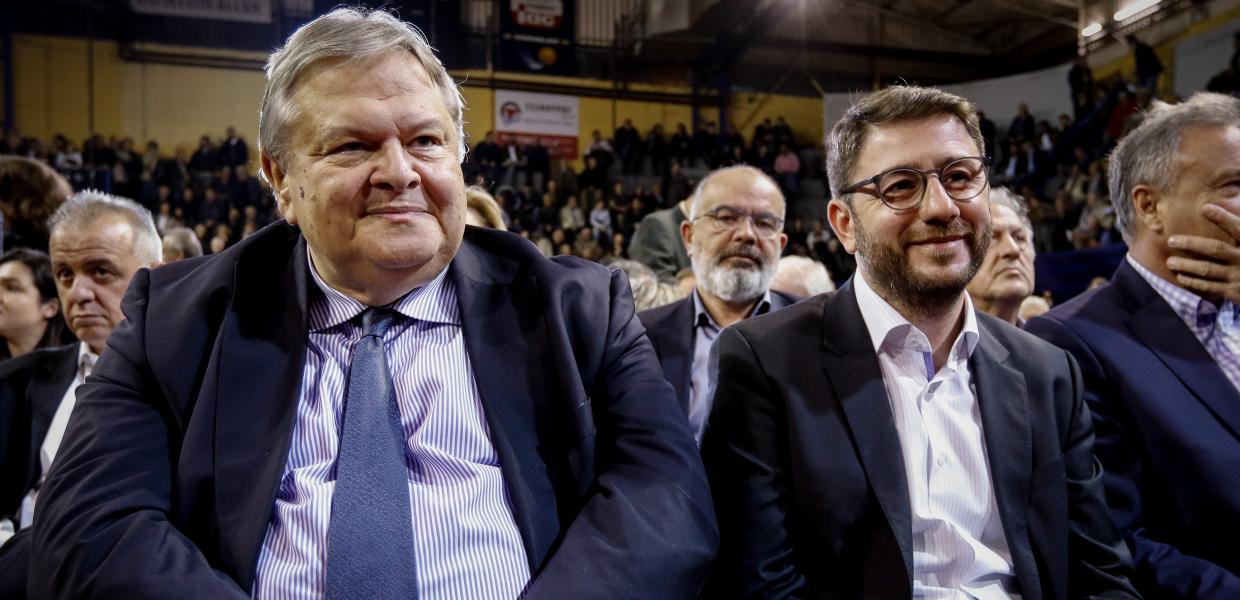 Ο Ανδρουλάκης θα δει τον Βενιζέλο – Τον θέλει στο συνέδριο του ΠΑΣΟΚ, όπως και τον Σημίτη