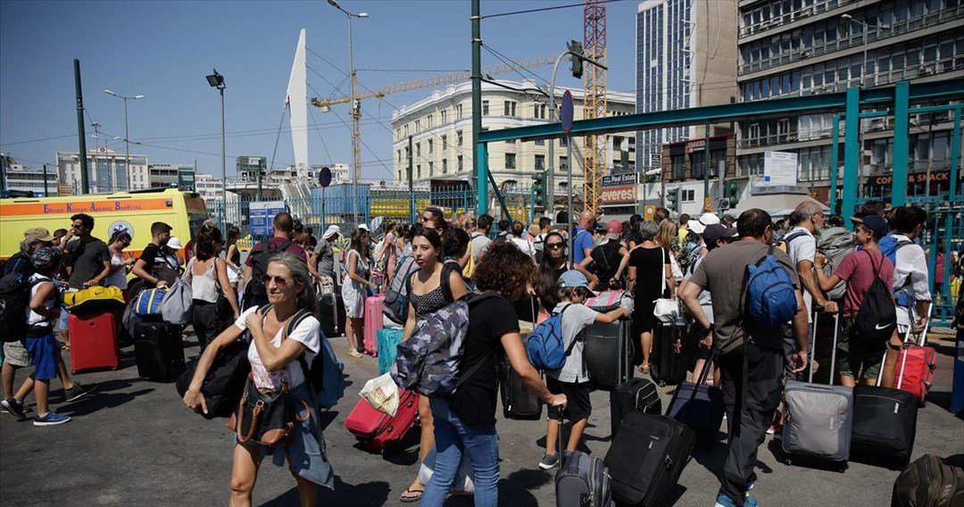 Αγίου Πνεύματος: Αυξημένη κίνηση στα λιμάνια- Πόσοι επιβάτες αναχώρησαν χθες