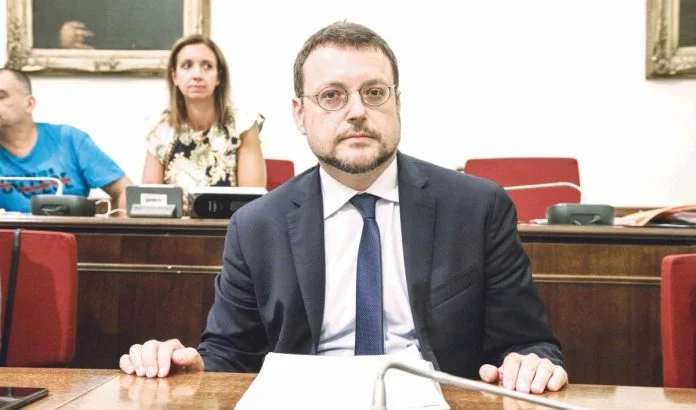 Σφοδρή σύγκρουση του προέδρου της Επιτροπής Ανταγωνισμού με τον Άδωνι Γεωργιάδη
