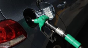 Δωρεάν μαθήματα κλοπής βενζίνης από αυτοκίνητα από την… ΕΡΤ