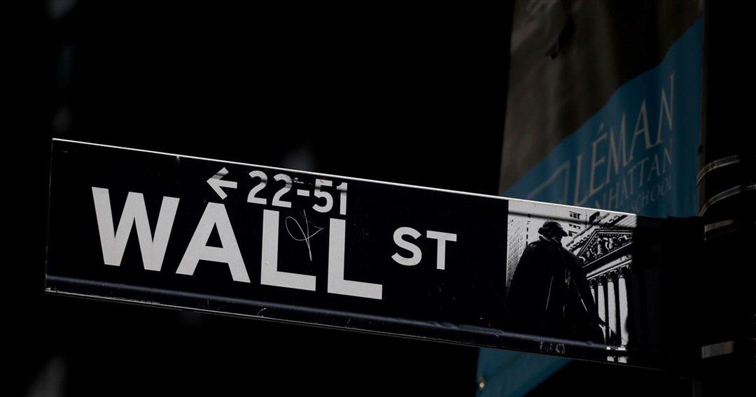 Wall Street: Πτώση στην σκιά της ύφεσης