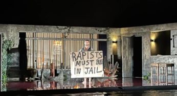 Φεστιβάλ Χορού Καλαμάτας: Διαμαρτυρία με πανό για την υπόθεση Λιγνάδη – Αποχώρησαν Μανδώνη-Γιατρομανωλάκης