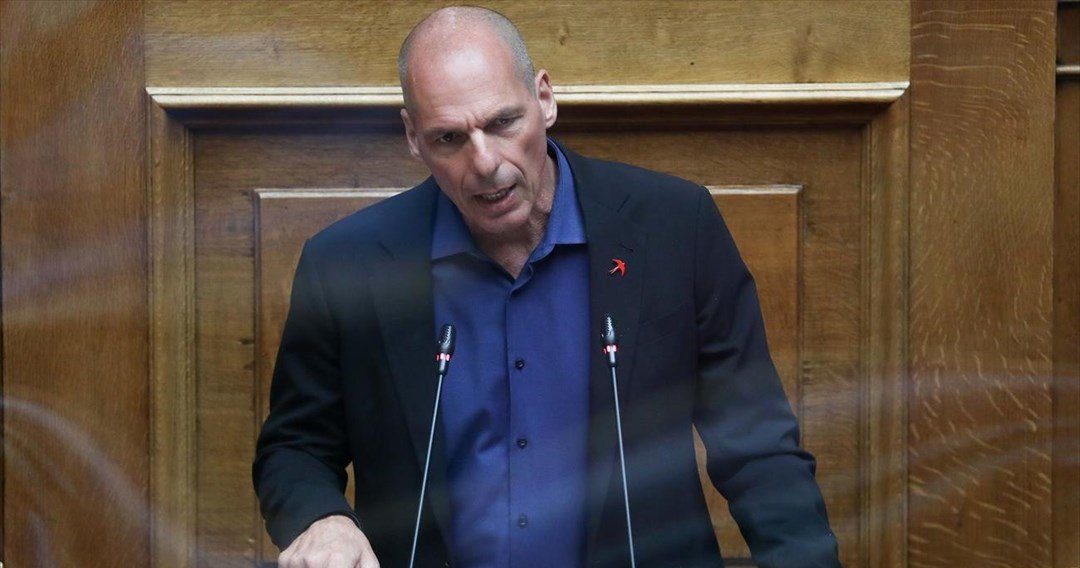 Βαρουφάκης: Έξω οι επιχειρήσεις από τις μήτρες των γυναικών