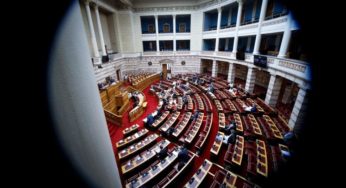 Νέα αντιπαράθεση κυβέρνησης-ΣΥΡΙΖΑ για Κ. Αχ. Καραμανλή μετά την κίνηση Σπίρτζη