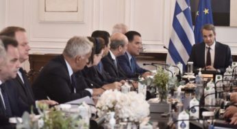Επιστροφή στον λαϊκισμό και τις πολιτικές της πλατείας καταλογίζει στον ΣΥΡΙΖΑ ο Μητσοτάκης