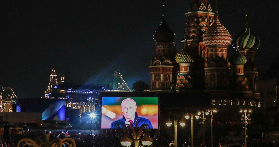 Φιέστα στην Κόκκινη πλατεία: «Καλώς ορίσατε σπίτι!» λέει ο Πούτιν