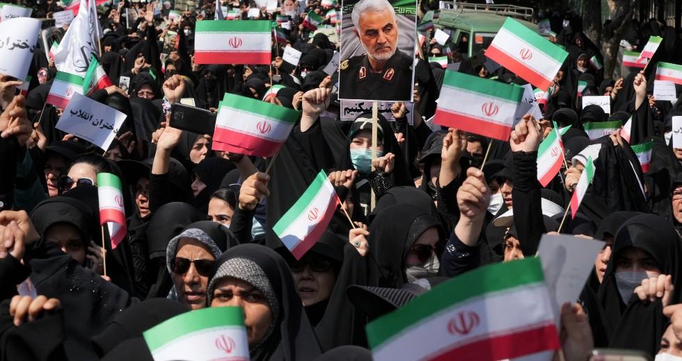 Αυξάνεται ο αριθμός των νεκρών ενώ κλιμακώνονται οι διαδηλώσεις στο Ιράν