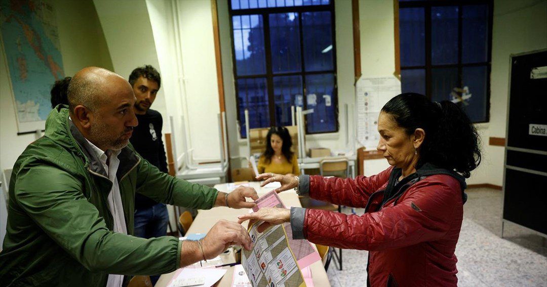 Ιταλία: Άνοιξαν οι κάλπες- Οι εκλογές σε αριθμούς