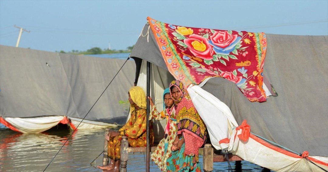 Πακιστάν: Πάνω από 1.300 νεκροί από τις πλημμύρες – Στα 10 δισ. δολ. το κόστος των ζημιών
