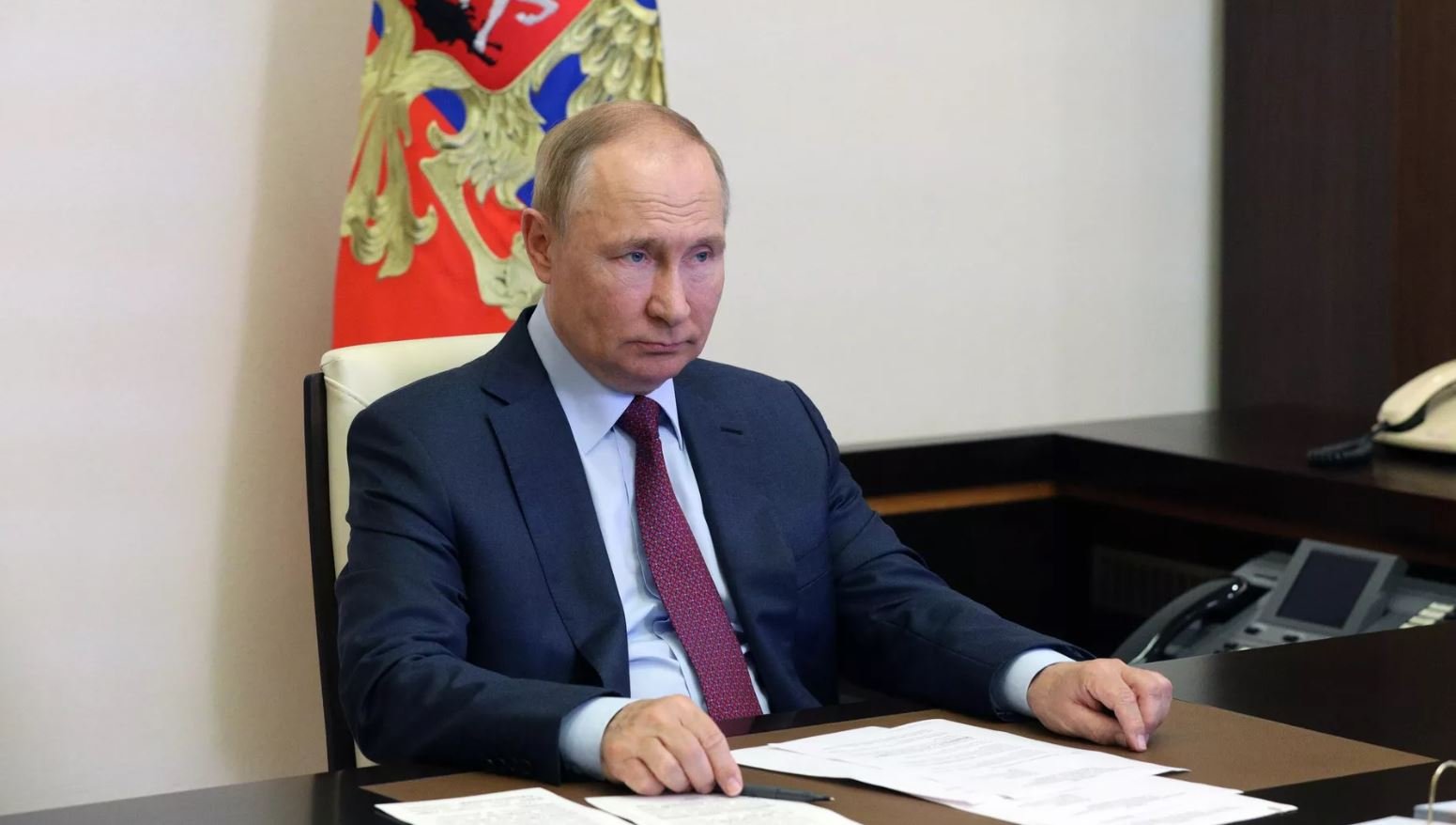 Ο Πούτιν απειλεί με «σκληρή απάντηση» σε επιθέσεις κατά της Ρωσίας