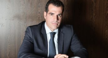 Θάνος Πλεύρης για τον ναζιστικό χαιρετισμό του πατέρα του: Αυτό είναι αποκτήνωση