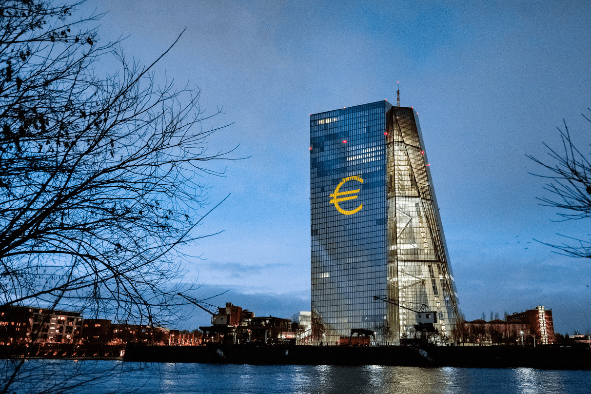 «Σήμα κινδύνου» από ΕΚΤ με το βλέμμα (ξανά) στραμμένο στον Νότο – Ενεργητικό τραπεζών και κόκκινα δάνεια στα όρια