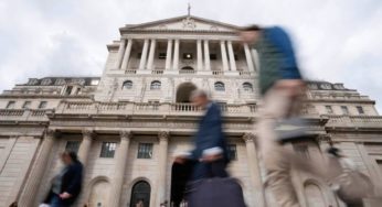 Στη μεγαλύτερη αύξηση επιτοκίων εδώ και 30 χρόνια προχώρησε η Τράπεζα της Αγγλίας