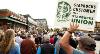 ΗΠΑ: «Η Εξέγερση της Κόκκινης Κούπας» από τους εργαζόμενους των Starbucks