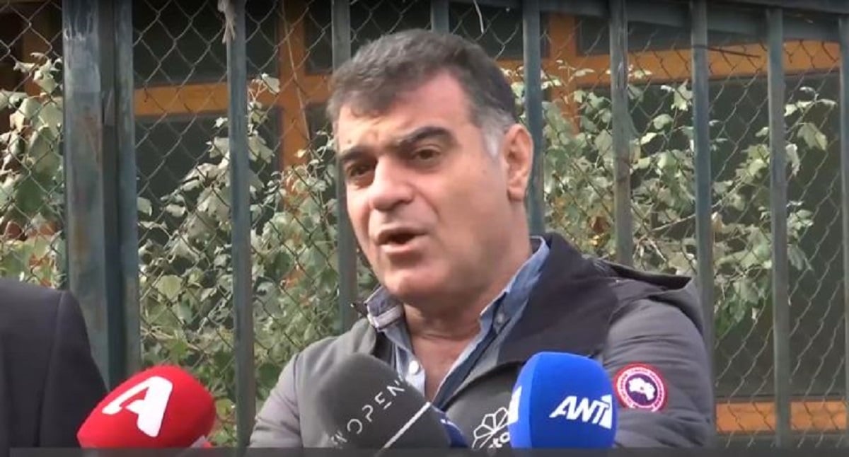 ΣΥΡΙΖΑ-ΠΣ: «Καταδικάζουμε την τραμπούκικη επίθεση κατά του Κώστα Βαξεβάνη και της οικογένειάς του