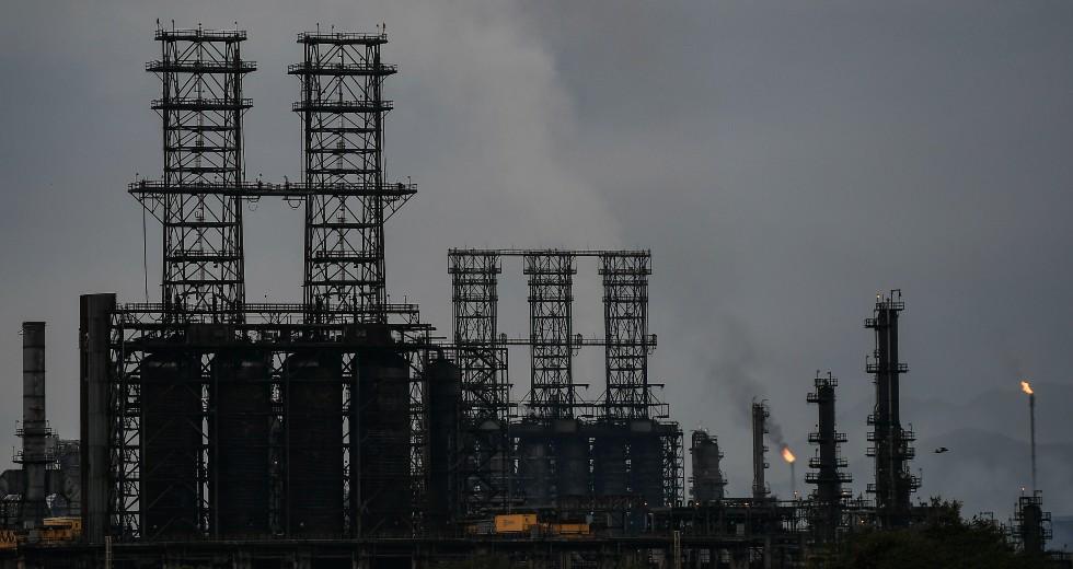Χαλάρωση κυρώσεων στο πετρέλαιο από τη Βενεζουέλα ανακοίνωσε ο Μπάιντεν