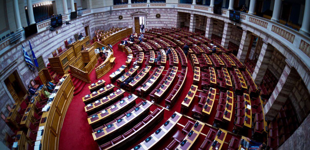 Με τις ψήφους ΝΔ και ΠΑΣΟΚ ψηφίστηκε η τροπολογία για το «κόμμα Κασιδιάρη» τι προβλέπει και ποια θα είναι η συνέχεια