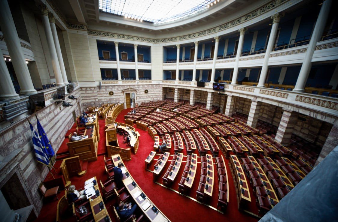 Βουλή: Υπερψηφίστηκε στην αρμόδια Επιτροπή το νομοσχέδιο για τις παρακολουθήσεις