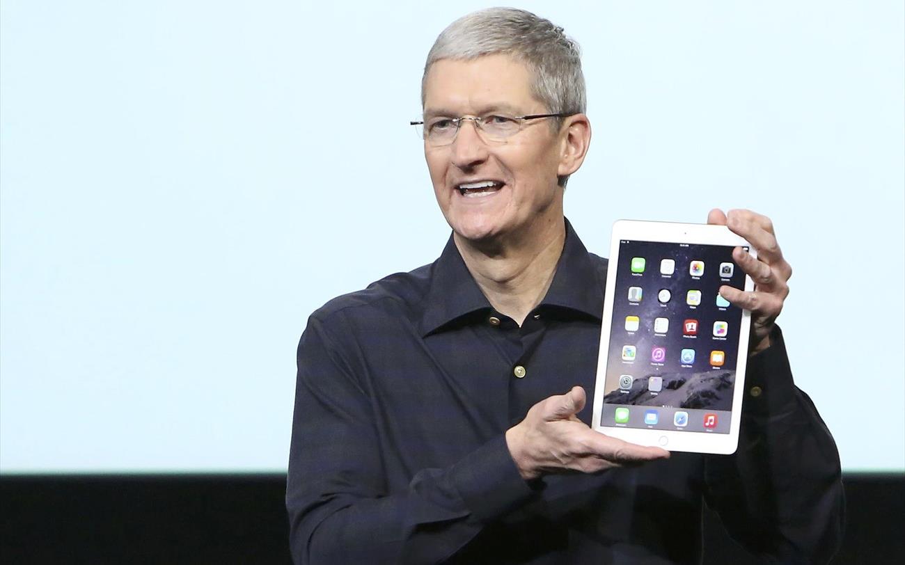 Τιμ Κουκ: Μείωση 50% στις απολαβές του αποφάσισε ο επικεφαλής της Apple