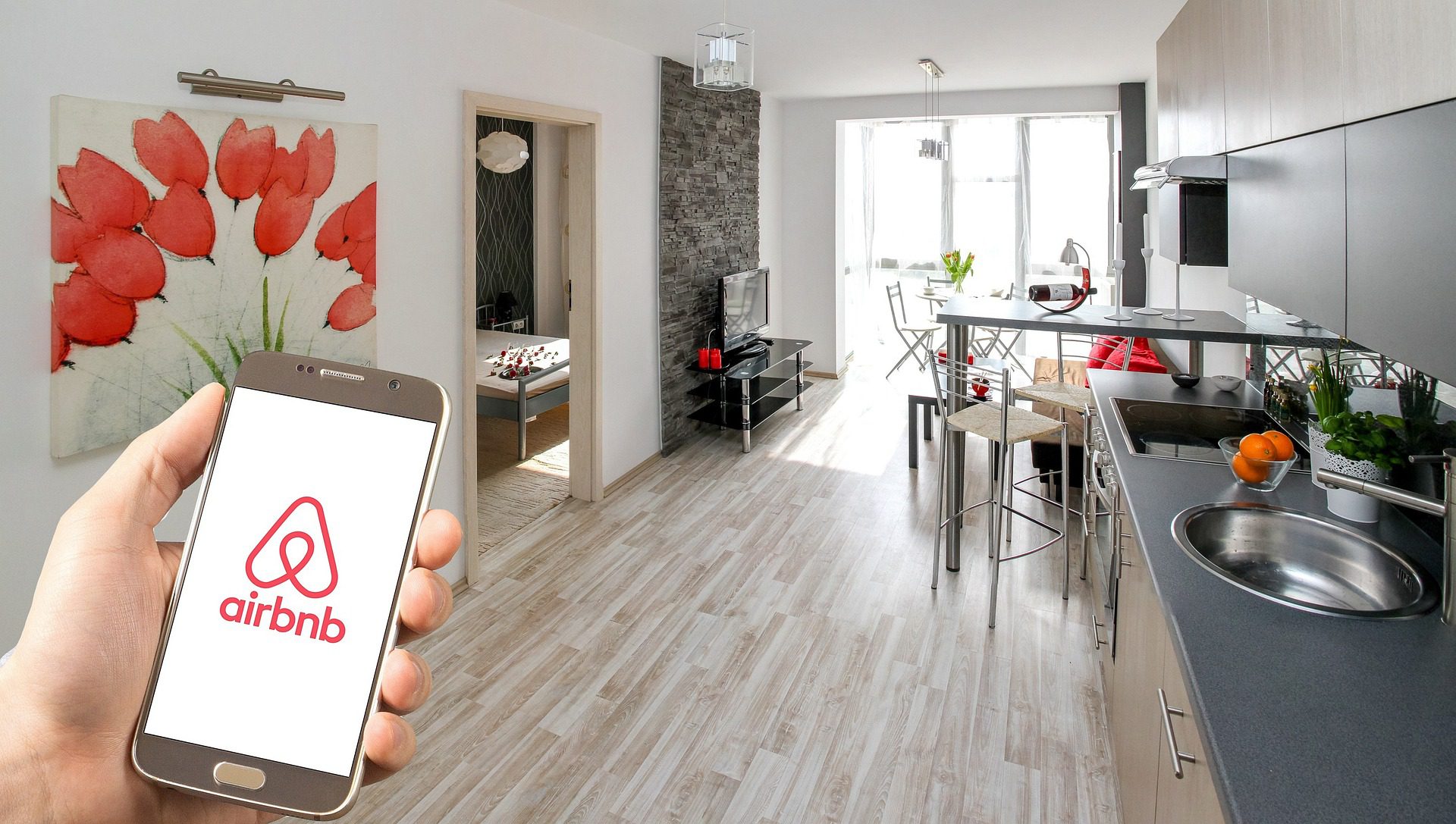 Airbnb: Τι αλλάζει για 57.000 ιδιοκτήτες από το νέο έτος 