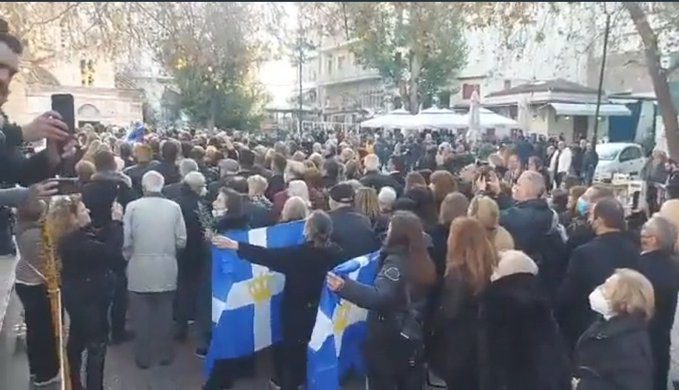 «Παρέλαση» νυν και πρώην νεοδημοκρατών βουλευτών στην κηδεία του τέως