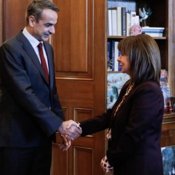 Συνάντηση της Προέδρου της Δημοκρατίας Κατερίνας Σακελλαροπούλου με τον Πρωθυπουργό Κυριάκο Μητσοτάκη, Τετάρτη 11 Ιανουαρίου 2023.
(ΓΙΩΡΓΟΣ ΚΟΝΤΑΡΙΝΗΣ/EUROKINISSI)