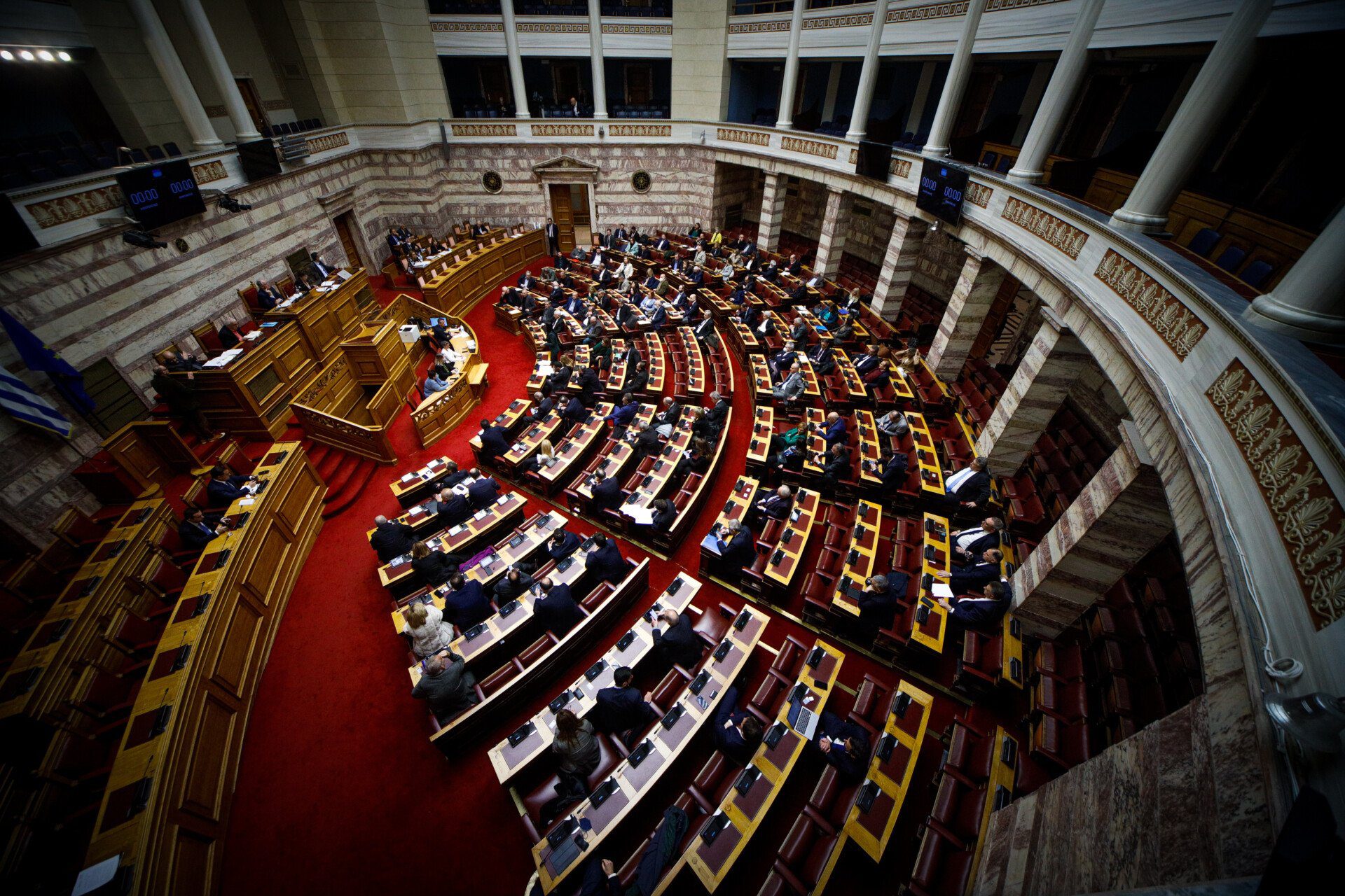 Βουλή: Ψηφίστηκε κατά πλειοψηφία το ν/σ για το νερό