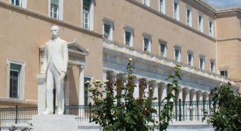 Στη Βουλή το κατηγορητήριο του ΣΥΡΙΖΑ κατά Κώστα Αχ. Καραμανλή – Τι λένε κυβερνητικές πηγές