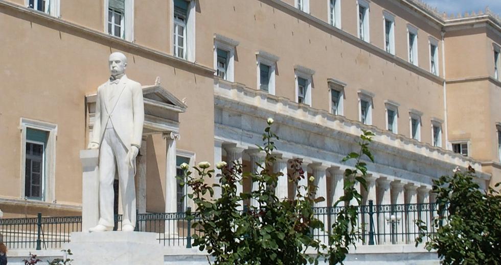 «Πόλεμος» κυβέρνησης-ΣΥΡΙΖΑ μετά τις δηλώσεις Κασσελάκη για Τέμπη, «μονταζιέρα» και εκλογές