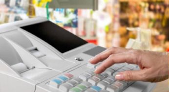 Πρόστιμα έως 100.000 ευρώ για πειραγμένες ταμειακές μηχανές από την ΑΑΔΕ