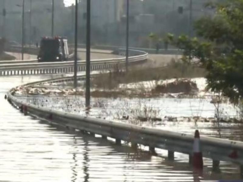 Διακοπή κυκλοφορίας στην εθνική οδό Αθηνών-Θεσσαλονίκης στο ύψος της Λάρισας – Προσωρινή διακοπή και στο ρεύμα προς Αθήνα