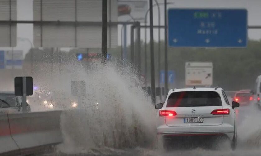 Προβλήματα στις σιδηροδρομικές και οδικές συνδέσεις στη Μαδρίτη έπειτα από σφοδρές βροχοπτώσεις