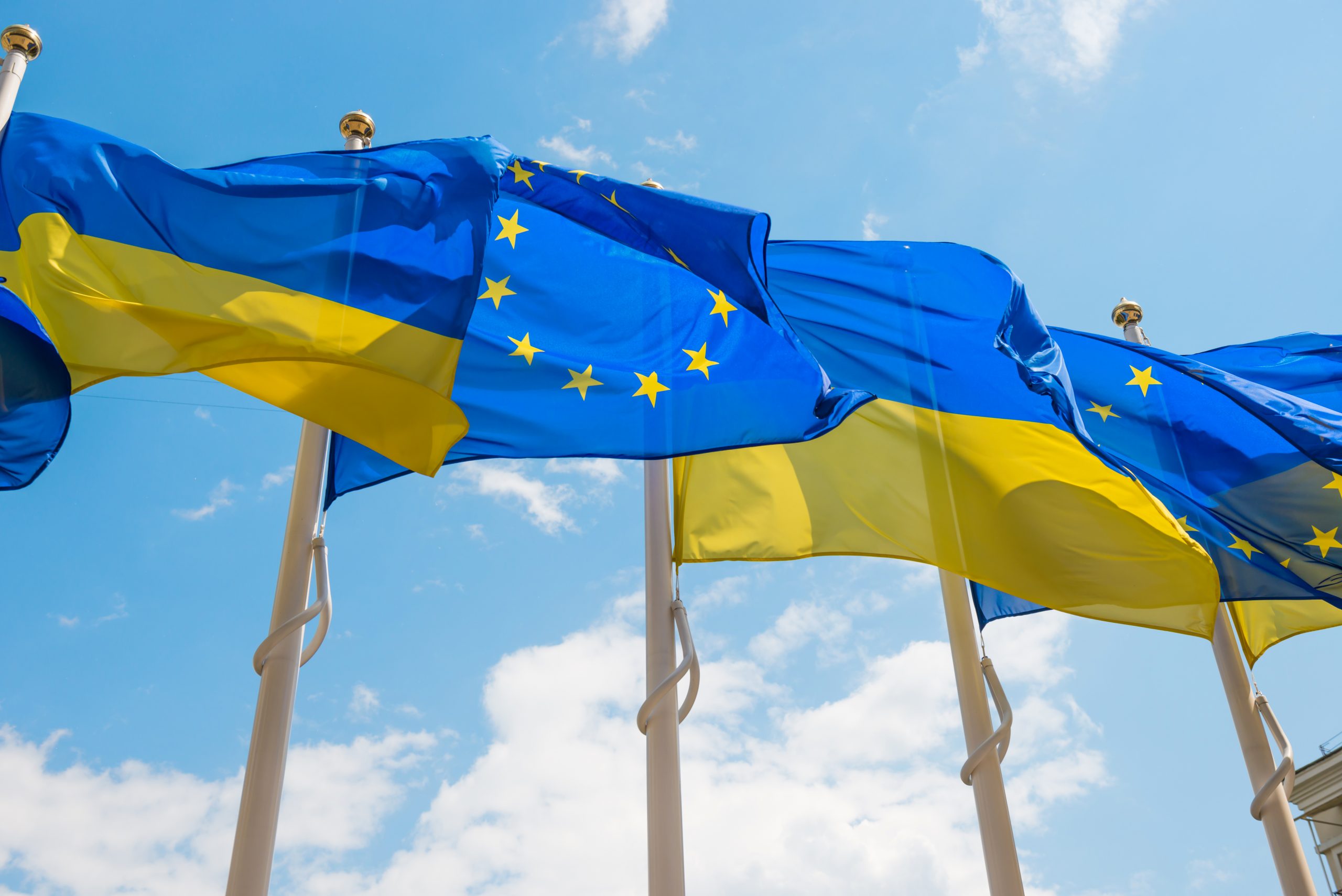 Άνοιξε την πόρτα της στην Ουκρανία η ΕΕ, αλλά χωρίς οικονομική βοήθεια