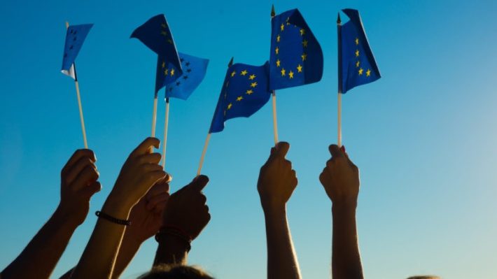 Με δύο «γλώσσες» η ΕΕ απέναντι στην κρίση στην Ερυθρά Θάλασσα