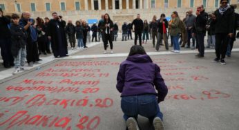 Έσβησαν τα ονόματα των νεκρών από την πλατεία Συντάγματος