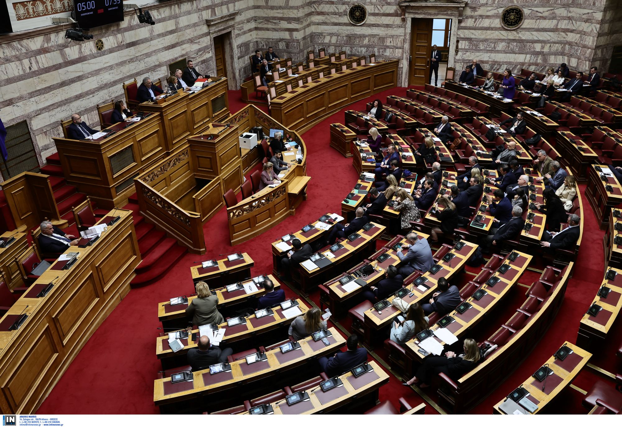 Ρινγκ η Βουλή – Ο πρώην βουλευτής των Σπαρτιατών Κ. Φλώρος γρονθοκόπησε τον βουλευτή της Ελληνικής Λύσης Β. Γραμμένο
