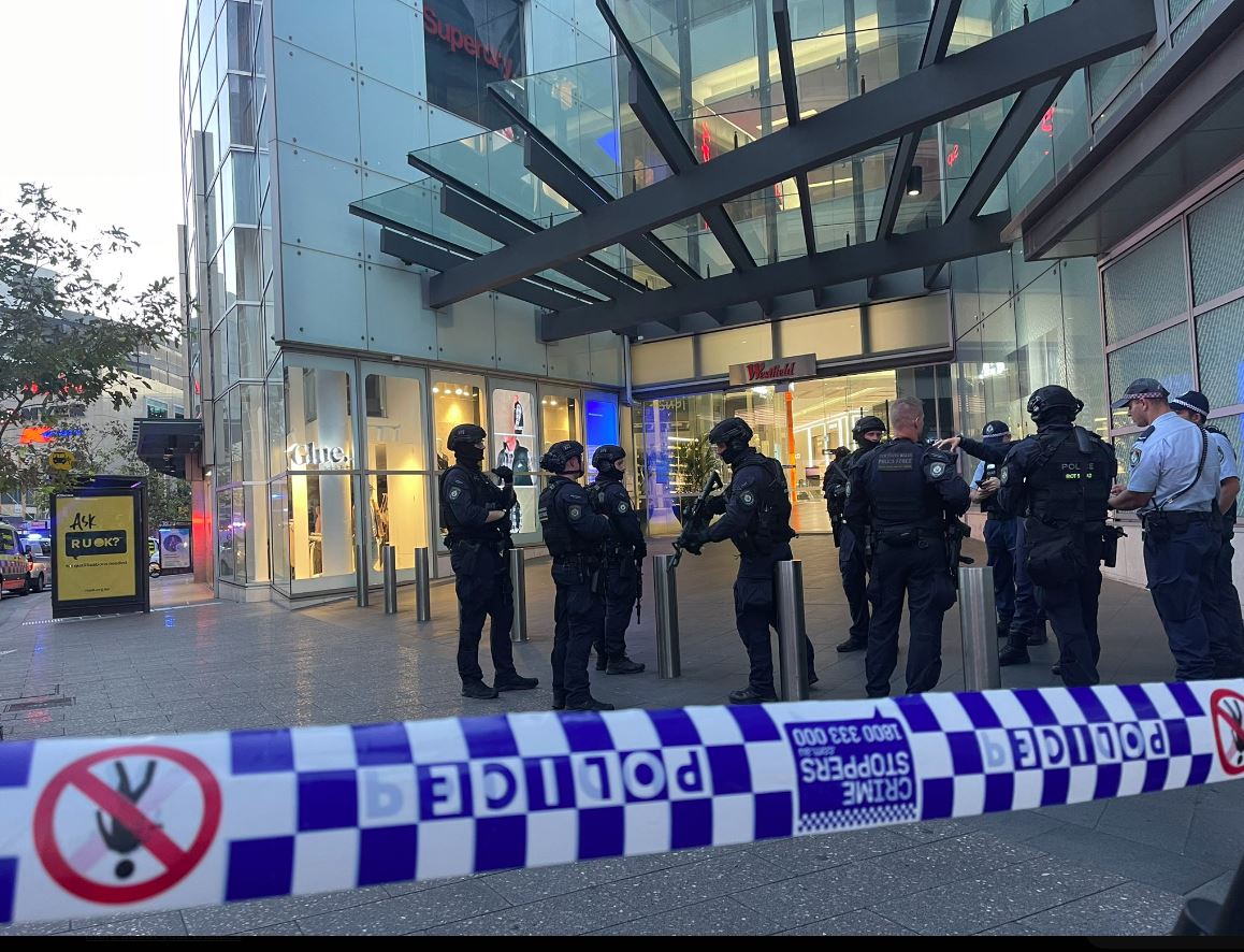 Μακελειό στο Σίδνεϊ – Τουλάχιστον πέντε νεκροί σε επίθεση με μαχαίρι σε εμπορικό κέντρο