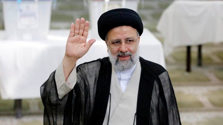 Σωστικά συνεργεία ανέσυραν το πτώμα του Ιρανού προέδρου Εμπραχίμ Ραϊσί – Θρήνος στον μουσουλμανικό κόσμο