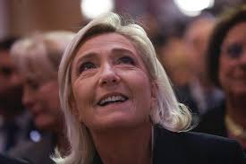 Καλπάζουν ακροδεξιά και αποχή στη Γαλλία – Ίσως και τρίτο το κόμμα του Μακρόν