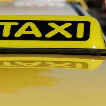 taxi_it_4327085.jpg