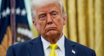 Νέα επίθεση Τράμπ στον Πάουελ: “Είναι ανόητος- Δεν υπάρχει πληθωρισμός”